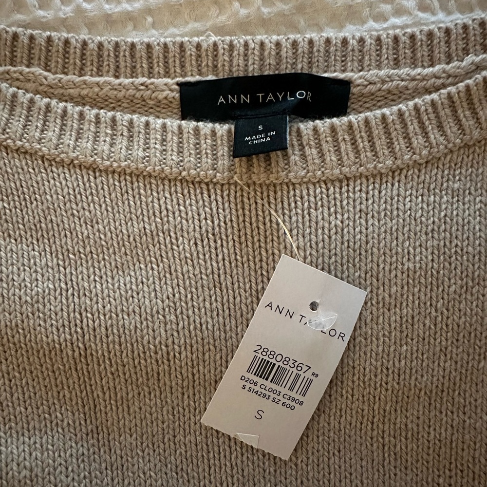 Ann Taylor NWT Beige Knit Bell Sleeve Sweater Size Small - Picture 3 of 3